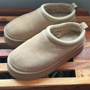 Koolaburra Women’s Tan Slippers Size 6